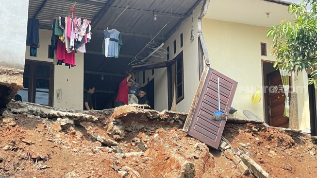 Tebing Puri Pamulang Longsor, Warga Cemas Terjadi Longsor Susulan