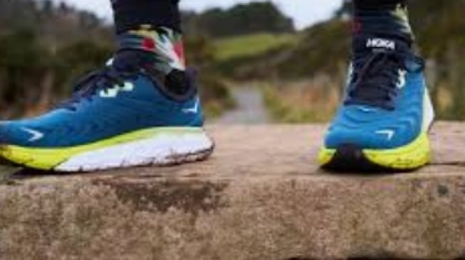 Hoka Arahi 6
