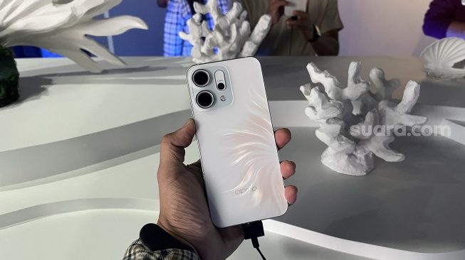 Oppo Reno 14 5G. [Suara.com/Dicky Prastya]