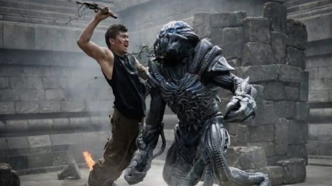 Penampilan Iko Uwais di film Beyond Skyline, yang akan tayang malam ini di Trans TV pukul 23.00 WIB. [YouTube]