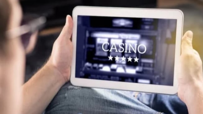 Bansos ke Meja Judi: Ketika Dana Rakyat Jadi Modal Main Slot