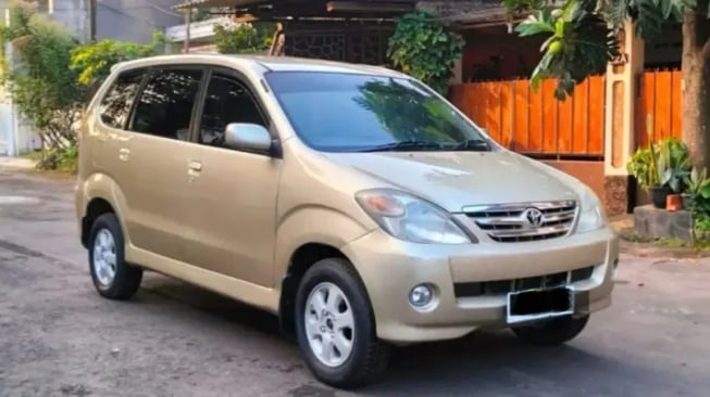 Toyota Avanza gen 1 (OLX)