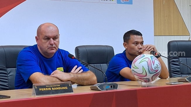 Bojan Hodak Geram Persib Gagal Menang Gegara Kesalahan di Menit Akhir