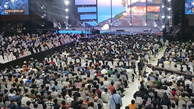 Ribuan peserta hadir di acara ceramah Zakir Naik di Edutorium UMS. (Suara.com/Ari Welianto)