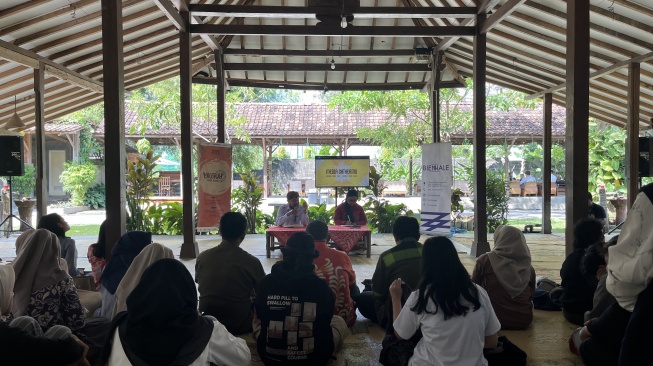 Mengajak Kemball Membaca Diri, Kawruh Jadi Payung untuk Tubuh Biennale Jogja 18