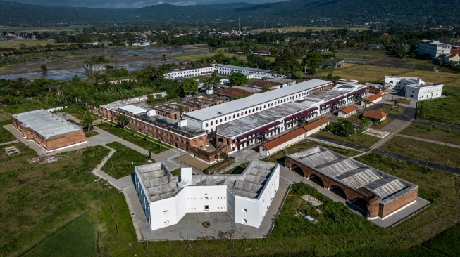 Foto udara suasana kompleks situs cagar budaya Benteng Pendem Ambarawa atau Benteng Fort Willem I di Lodoyong, Ambarawa, Kabupaten Semarang, Jawa Tengah, Rabu (9/7/2025). [ANTARA FOTO/Aprillio Akbar/bar]