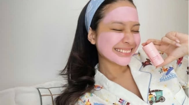 4 Clay Mask Stick Solusi Praktis Bikin Wajah Cerah, Harga Mulai Rp36 Ribu!