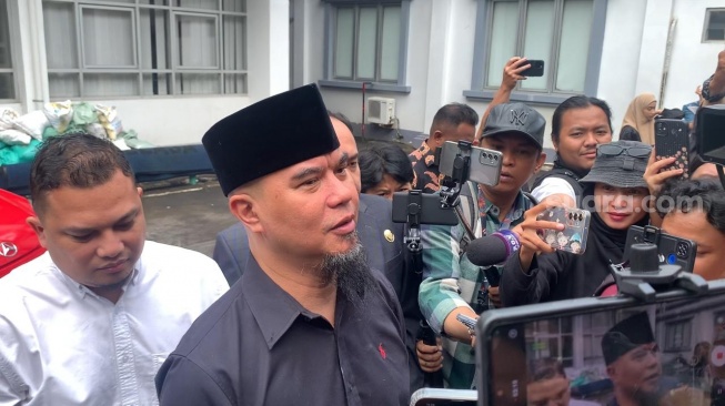 Ahmad Dhani mendatangi kantor Komisi Perlindungan Anak Indonesia (KPAI) di kawasan Menteng, Jakarta Pusat, Rabu, 9 Juli 2025. [Suara.com/Adiyoga Priyambodo]