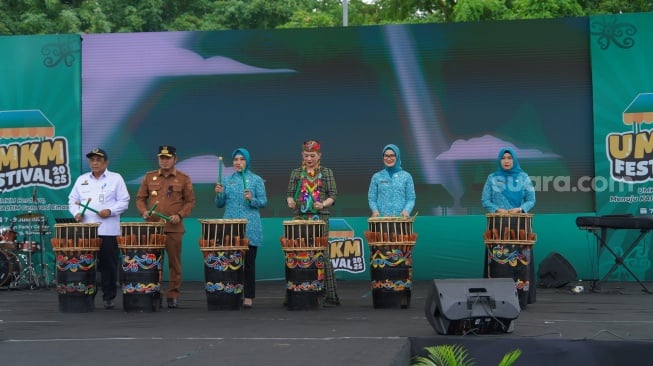 Ibu Rumah Tangga Jadi Motor Ekonomi: Semangat UMKM di Festival PKK 2025