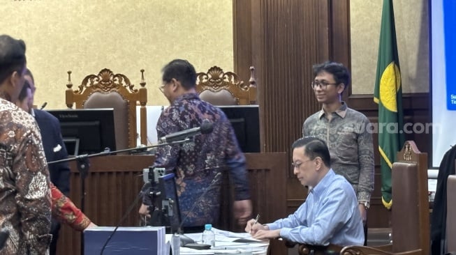 Tom Lembong Dituntut 7 Tahun Penjara! Pendukungnya Histeris di Pengadilan