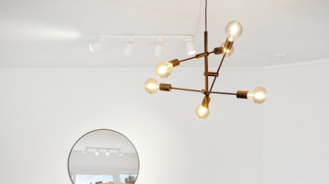 Inspirasi model lampu ruang tamu. (Unsplash)
