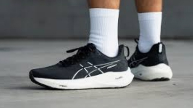 ASICS Magic Speed
