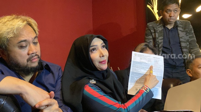 Roro Fitria dalam konferensi pers yang digelar di kawasan Cikini, Jakarta Pusat pada Rabu, 9 Juli 2025. [Suara.com/Tiara Rosana]