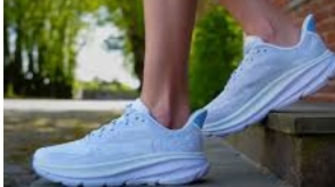 Hoka Clifton 9