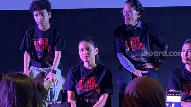 Konferensi pers film Kitab Sijjin & Illiyyin di kawasan Kuningan, Jakarta Selatan, Rabu, 9 Juli 2025. [Suara.com/Tiara Rosana]