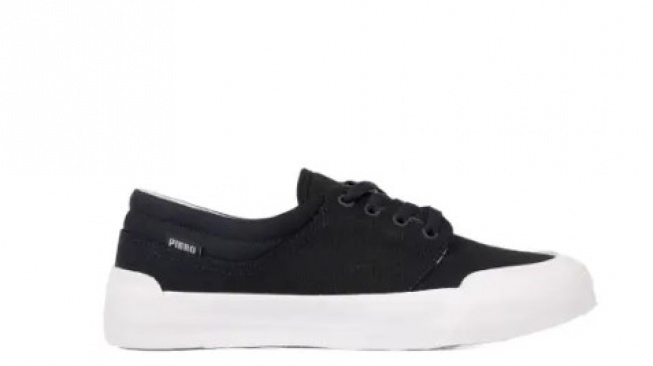 Sepatu sekolah Piero