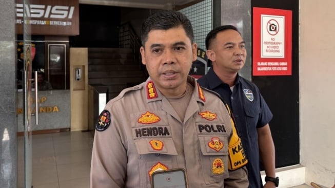 Kabid Humas Polda Jabar Kombes Polisi Hendra Rochmawan saat memberikan keterangan di Mapolda Jabar, Kota Bandung, Jawa Barat, Kamis (10/7/2025). [ANTARA/Rubby Jovan]