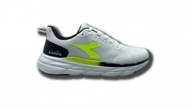 Diadora Howard (Tokopedia)
