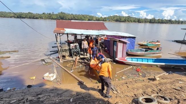 Mayat Pria Ditemukan Mengambang di Sungai Kapuas, Polisi Selidiki Dugaan Tindak Pidana