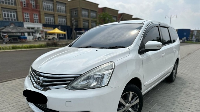 Nissan Grand Livina (2017). (OLX)