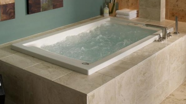 Evo Massage Bathtub (americanstandard-us.com)