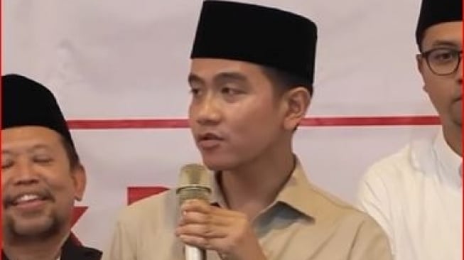 Gibran Titipkan Laptop ke Santri: Pesan untuk Kuasai AI dan Blockchain