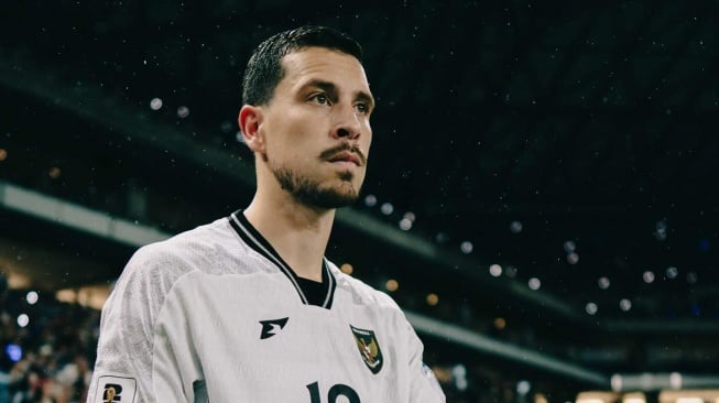 Gelandang Timnas Indonesia, Thom Haye, yang kini berstatus bebas transfer setelah kontraknya tak diperpanjang Almere City usai tim itu terdegradasi dari Eredivisie, dirumorkan akan tetap bermain di Liga Belanda musim depan. [Dok. IG/thom haye]