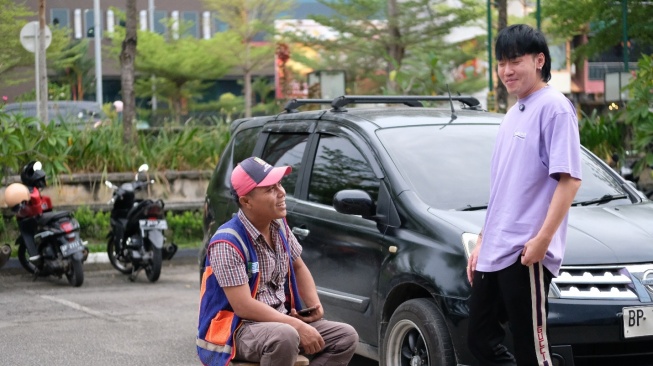 Sosok Aisar Baru, Sultan Singapore Keeganteng