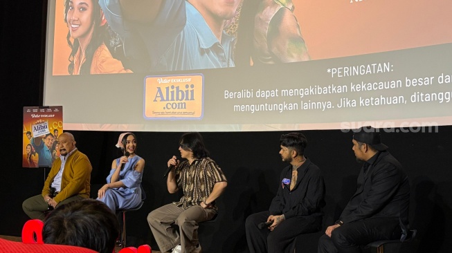 Lyodra, Jefri Nichol, Indro Warkop, dan Onadio Leonardo dalam konferensi pers rilis film Alibii.com di kawasan Senayan, Jakarta Pusat pada Kamis, 10 Juli 2025. [Suara.com/Tiara Rosana]