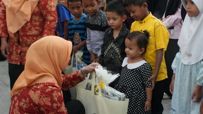 Anak pekerja migran tetap mendapatkan kasih sayang pendampingan secara optimal walaupun orangtua jauh dari rumah (Dok: Kementerian BP2MI/KP2MI)