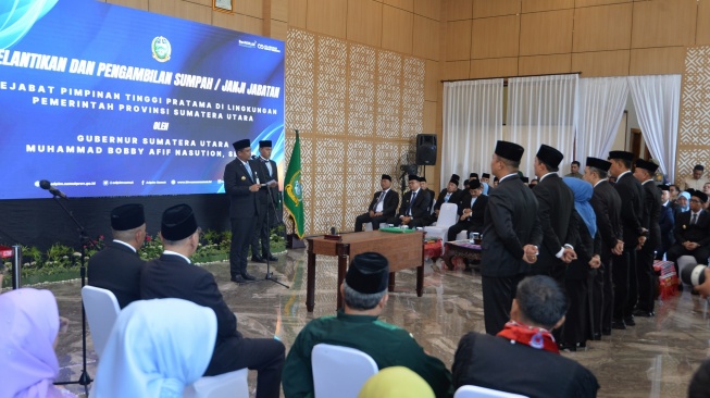 Lantik Enam Pejabat Eselon II, Bobby Nasution Kembali Tekankan Soal Loyalitas
