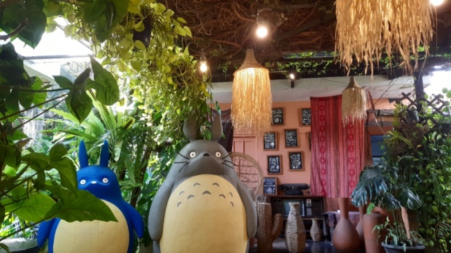 Madame Wang Secret Garden: Kafe ala Ghibli yang Bikin Betah Berlama-lama!