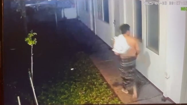Terekam CCTV, Polisi Ungkap Fakta di Balik Gerak-gerik Mencurigakan Penjaga Indekos Arya Daru