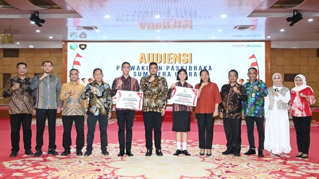 Dua Paskibraka Nasional 2025 Asal Sumut Temui Gubernur Bobby Nasution