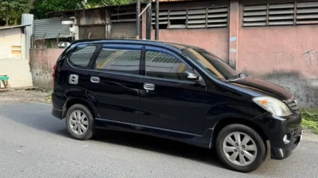 Toyota Avanza gen 1 (OLX)