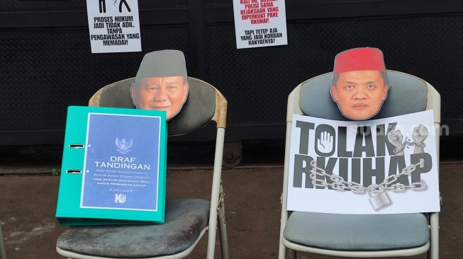 Gelar Aksi di Depan DPR, Warga Sipil Tantang Komisi III hingga Pemerintah Debat Soal Revisi KUHAP