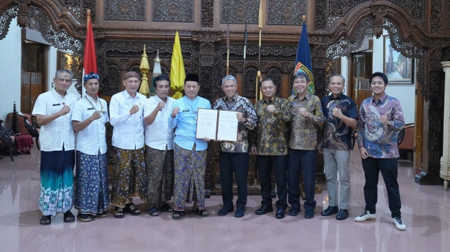Transisi Energi, PT Semen Gresik dan Pemkab Kudus Teken MoU Pemanfaatan Sampah Kota Menjadi RDF