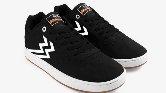 Geoff Max Boston Black White (Shopee)