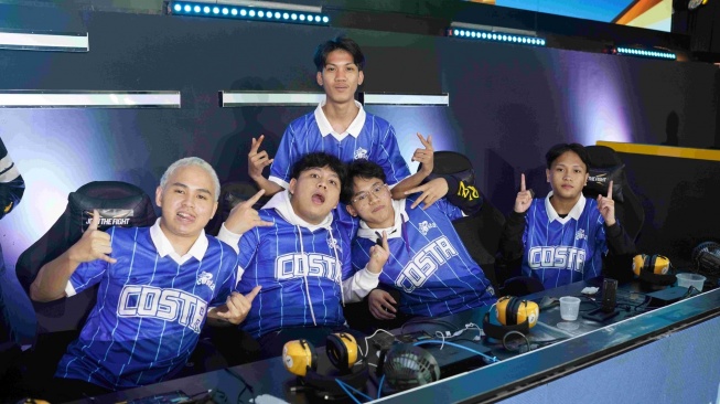 CostaCaffe  Top 1 Overall Standing di Grand Finals FFNS 2025 Fall, di Makassar, Minggu (13/7/2025). [Garena] 