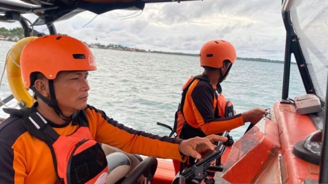 Kapal Terbalik di Mentawai! 10 Penumpang Hilang, Tim SAR Turun Tangan