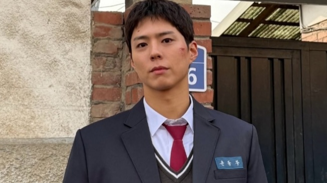 Waterfall oleh Park Bo Gum: Kekuatan dan Harapan di Tengah Kesulitan