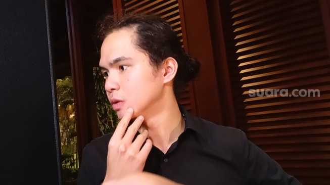 Dul Jaelani saat ditemui di kawasan Senayan, Jakarta Pusat, pada Minggu (13/7/2025). [Suara.com/Rena Pangesti]