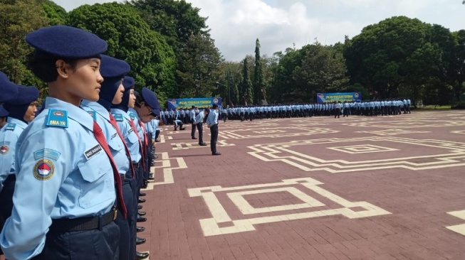  Upacara Pembukaan Pendidikan Siswa SMA Taruna Nusantara di Balairung Pancasila. (Suara.com/ Angga Haksoro A).