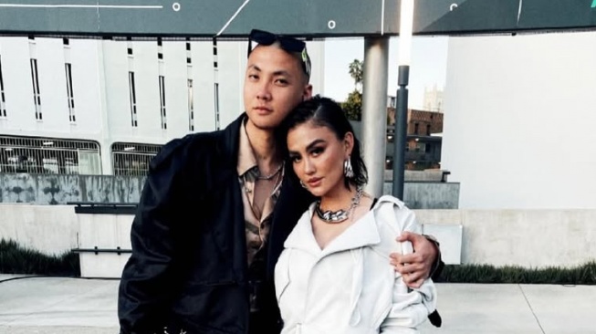 Fakta panas hubungan Adam Rosadi dan Agnez Mo (Instagram)