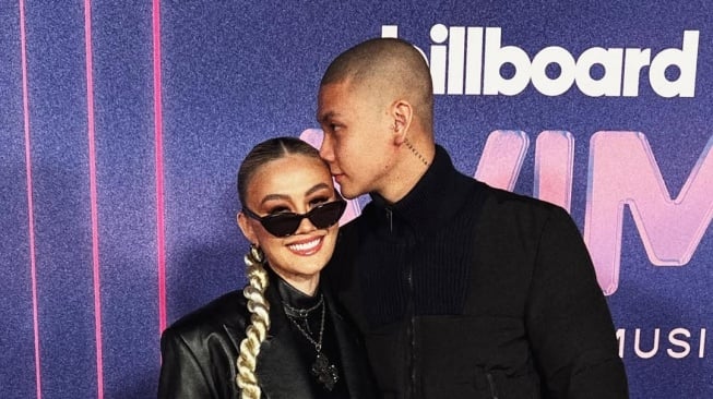 7 Fakta Hubungan Agnez Mo dan Adam Rosadi, Resmi Pacaran hingga Didesak Jadi Mualaf