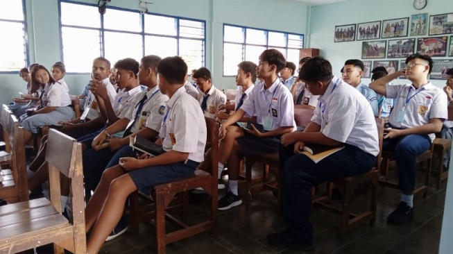 Suasana Masa Pengenalan Lingkungan Sekolah di SMA Kristen Indonesia, Magelang. [Suara.com/ Angga Haksoro A.]