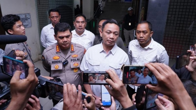 Direktur Reserse Kriminal Umum (Dirreskrimum) Polda Jawa Barat, Kombes Surawan kepada wartawan, Selasa (15/7/2025).(Foto dok. Polda Jabar)