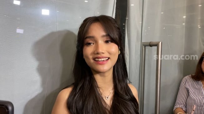 Fujianti Utami alias Fuji saat ditemui wartawan usai perayaan ulang tahun kelima Gala Sky di kawasan Kemang, Jakarta Selatan pada Senin, 14 Juli 2025. [Suara.com/Tiara Rosana]