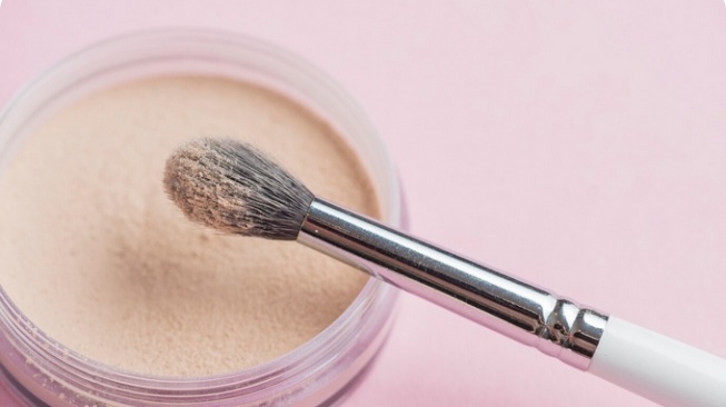 5 Rekomendasi Bedak Tabur yang Bagus, Mulai Rp20 Ribuan Bikin Makeup Tahan Lama