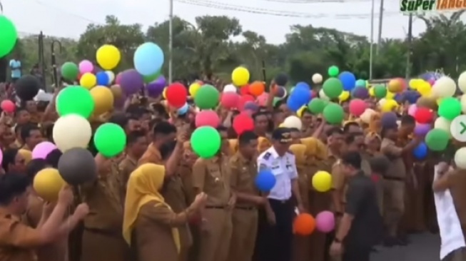 Hati Cemas 1.077 PPPK Batanghari, SK Ditahan Bupati Usai Insiden Balon Viral?